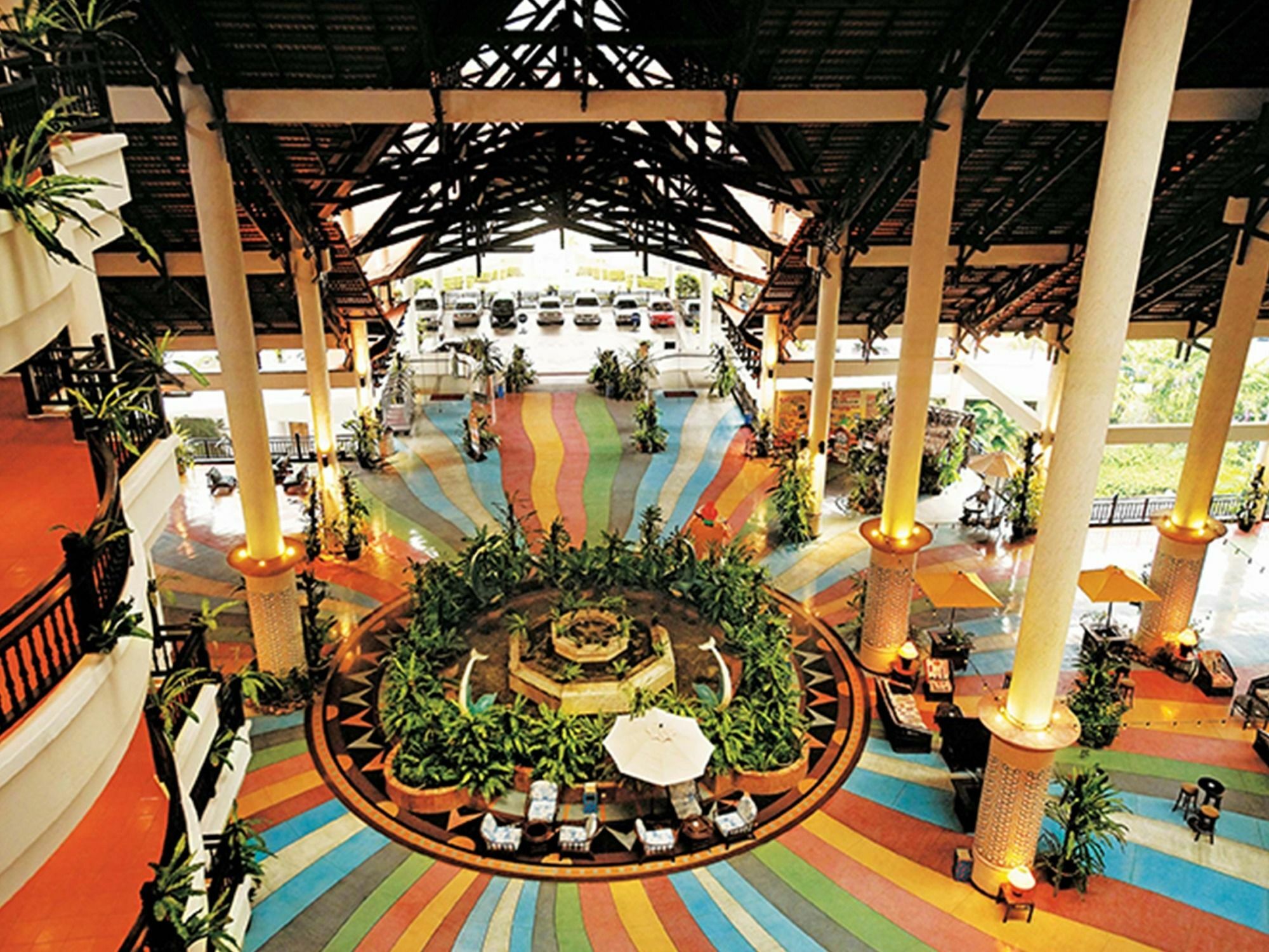 Resorts World Kijal Buitenkant foto The lobby of the Royal Thai Hotel